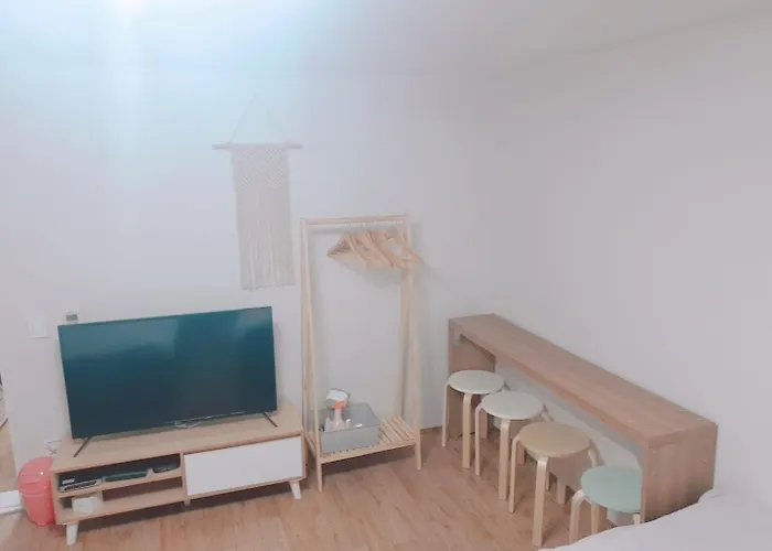 7, Near Hongdae, Quiet Area, 1st Floor * ソウル特別市
